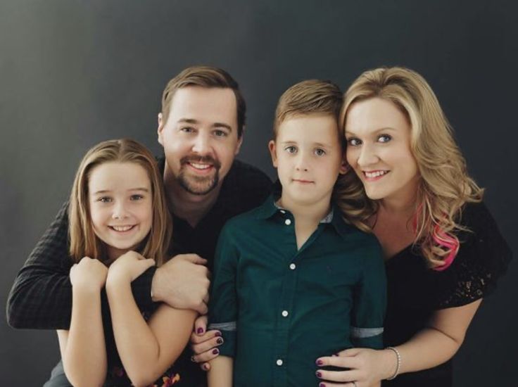 Sean Murray with wife Carrie James and their two children Cay and River in an older family portrait